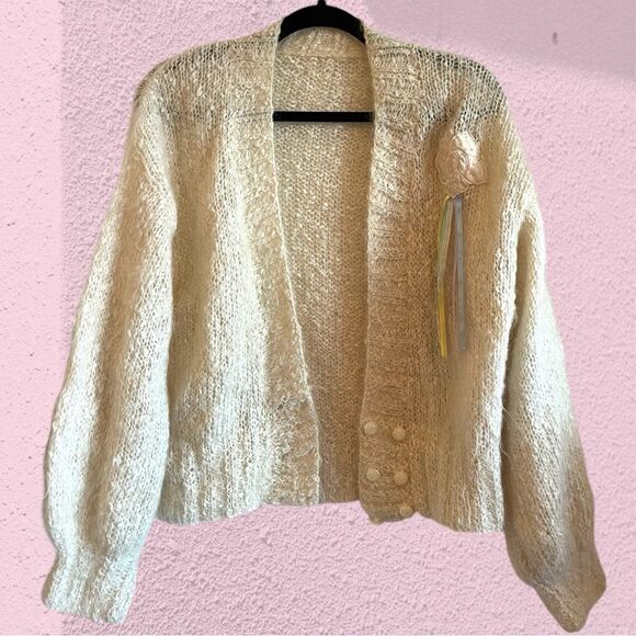 80s vintage cream mohair knit cropped cardigan with appliqué ribbon detail - Picture 2 of 10